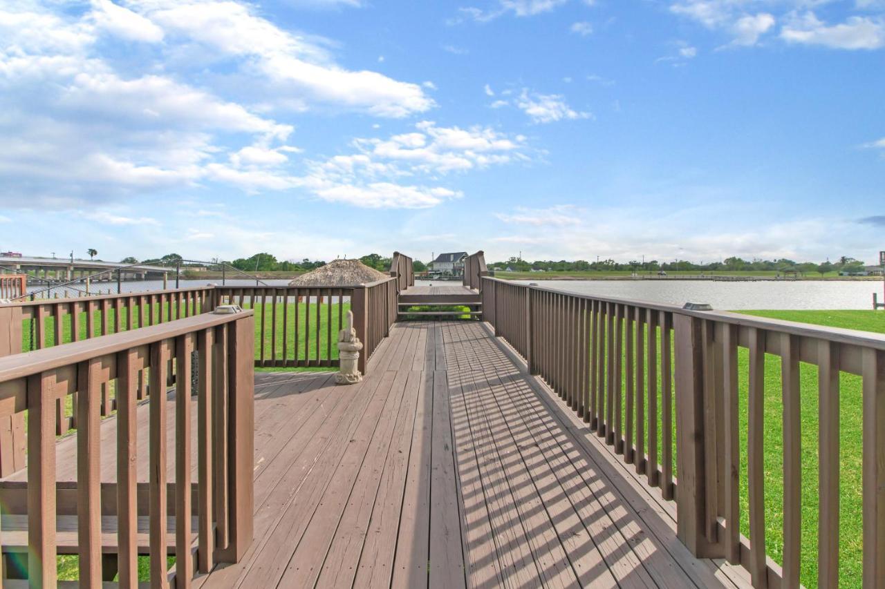 Luxury Waterfront Home Family And Pet Friendly Near Surfside Beach 11 Mins Freeport Kültér fotó
