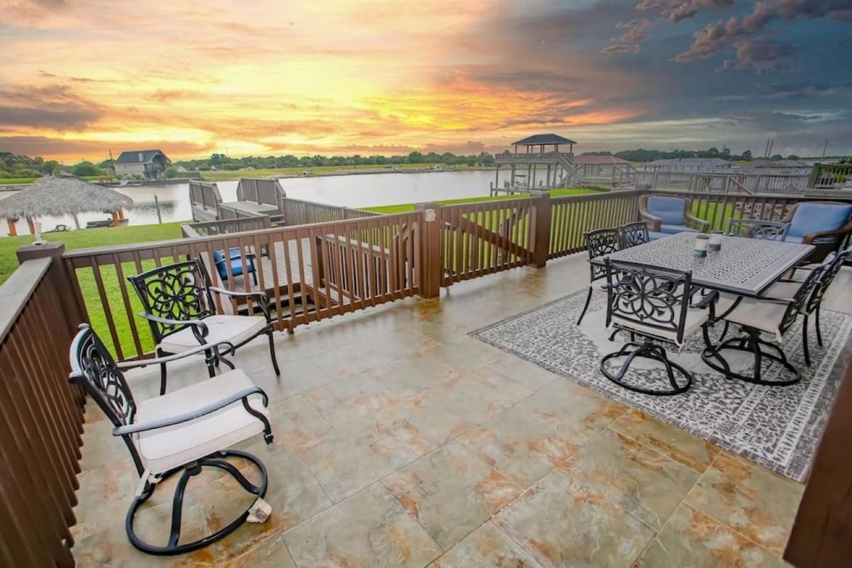 Luxury Waterfront Home Family And Pet Friendly Near Surfside Beach 11 Mins Freeport Kültér fotó
